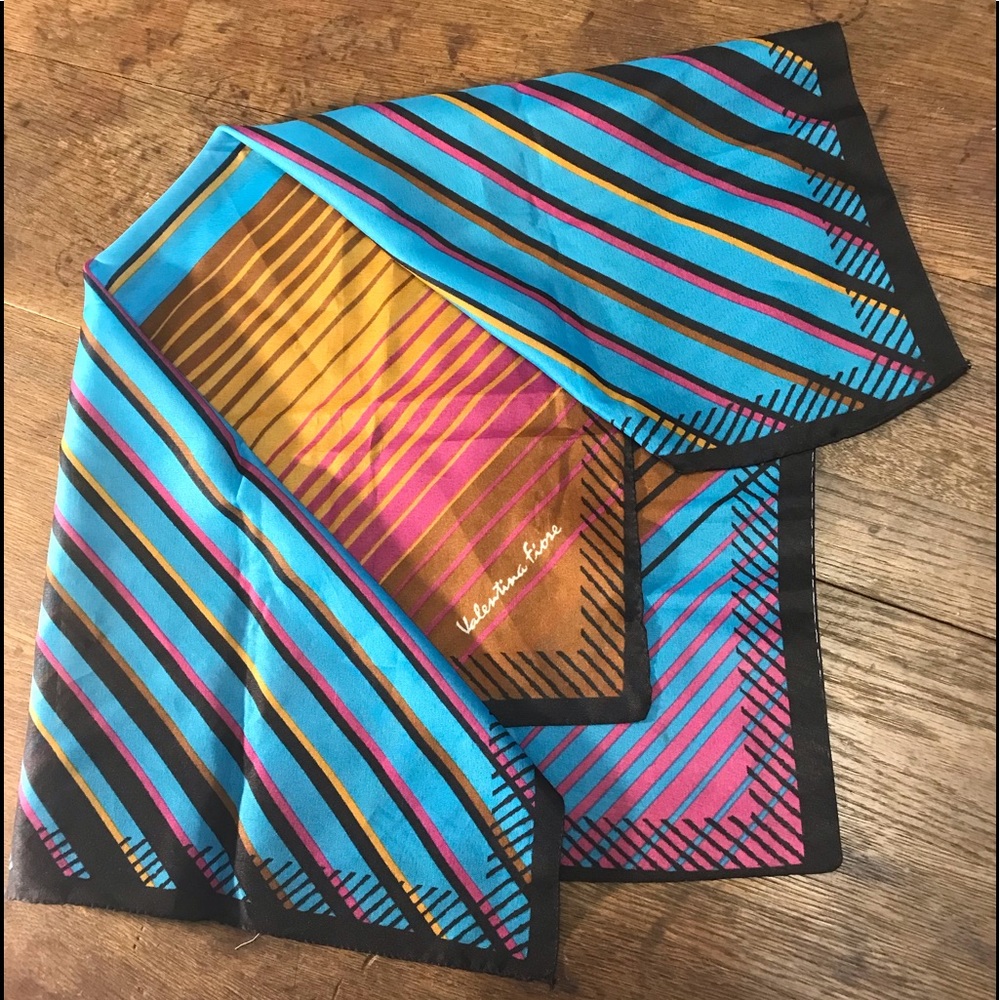 Vibrant Classy Valentina Fiore Accent Scarf